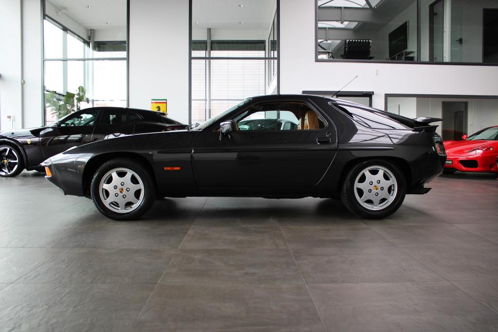 Porsche 928