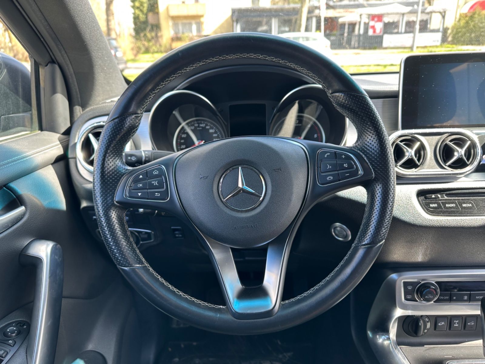 Fahrzeugabbildung Mercedes-Benz X 350d 4Matic DoKa Edition Power*Keyless*360°Kam
