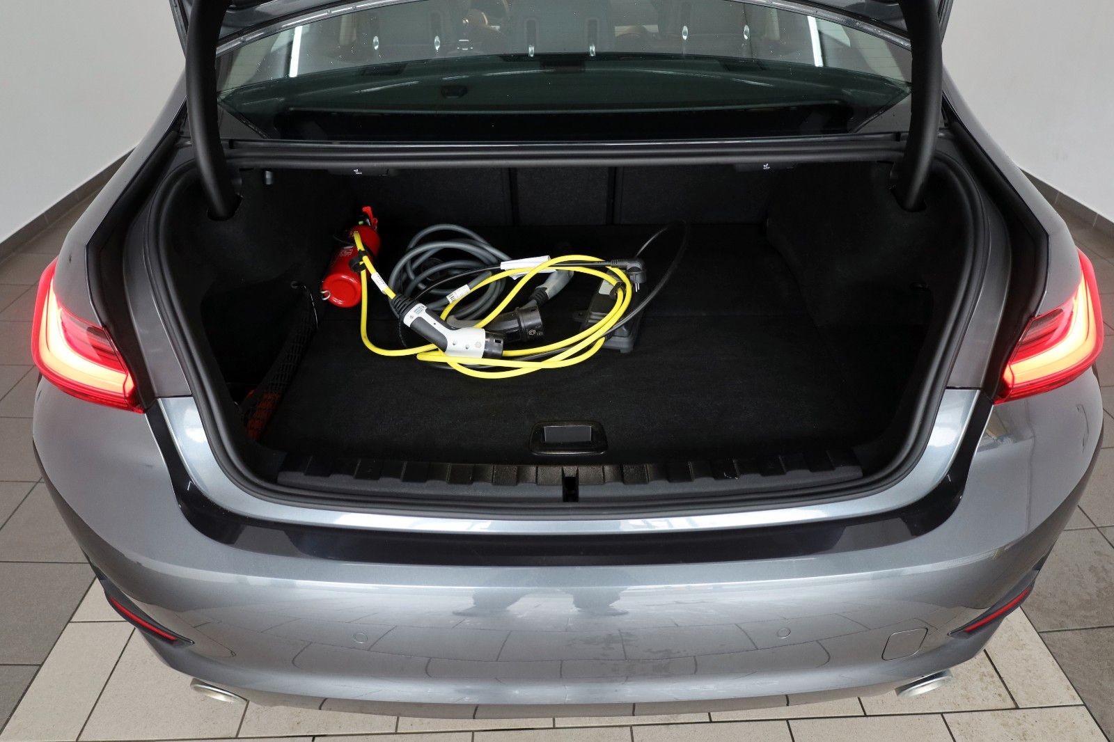 Fahrzeugabbildung BMW 320 e Advantage,Lim. Leder,Navi,LED,SH,Kamera