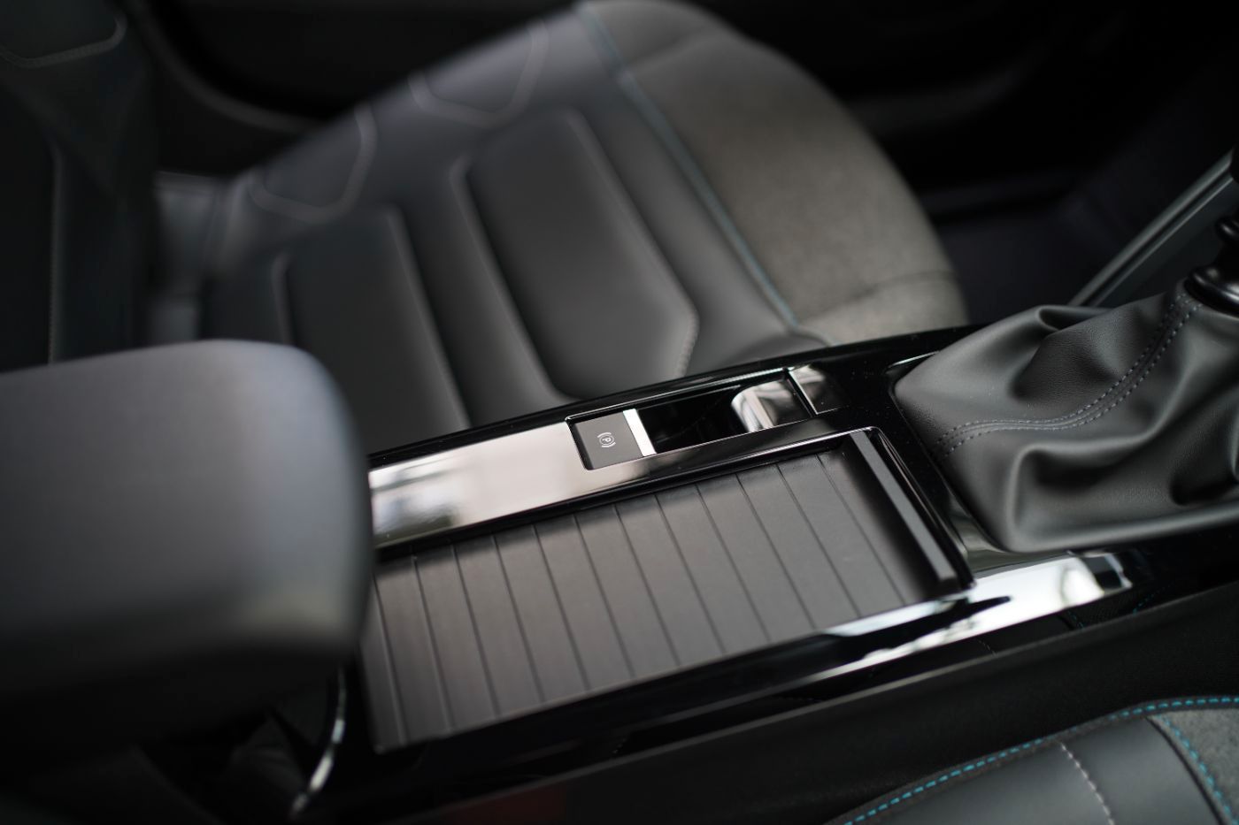Fahrzeugabbildung Citroën C4 PureTech 130 Shine Kälte Paket Navi DAB Klima