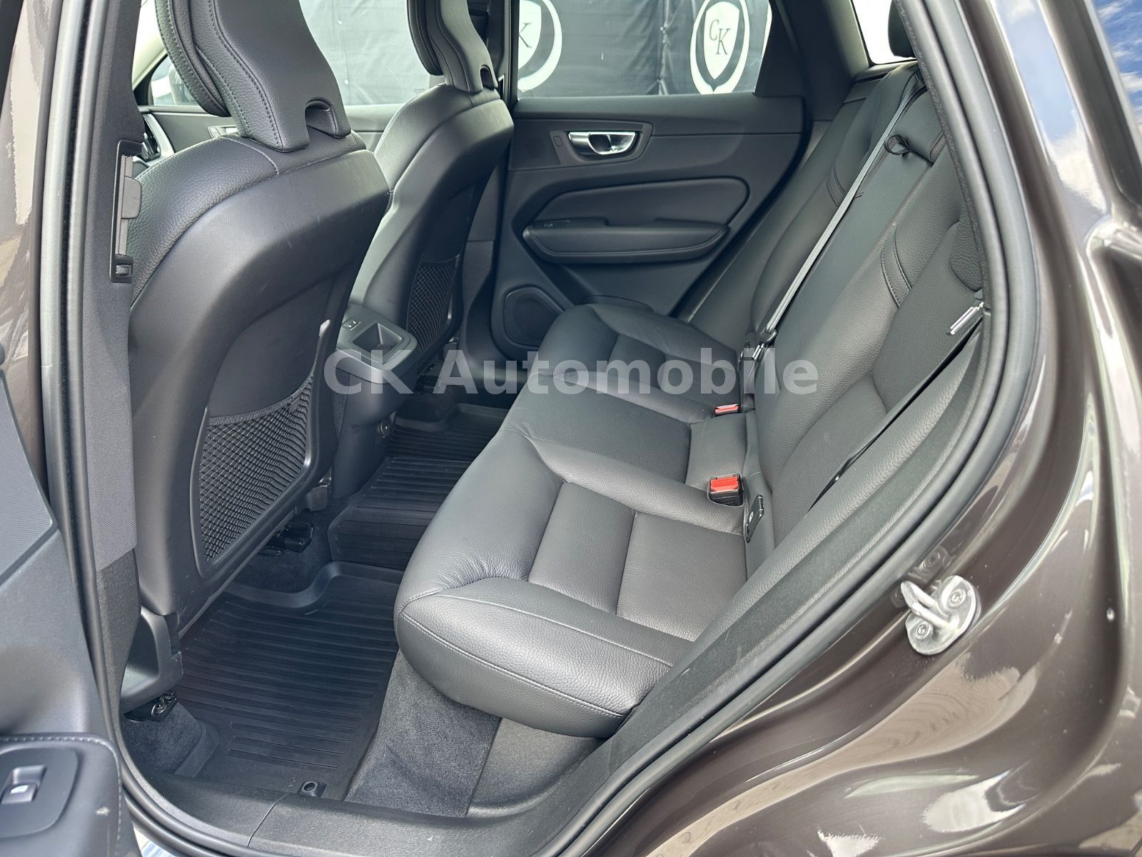 Fahrzeugabbildung Volvo XC60 B4 Plus Bright 2WD/Navi/Leder/Kam/LED/AHK