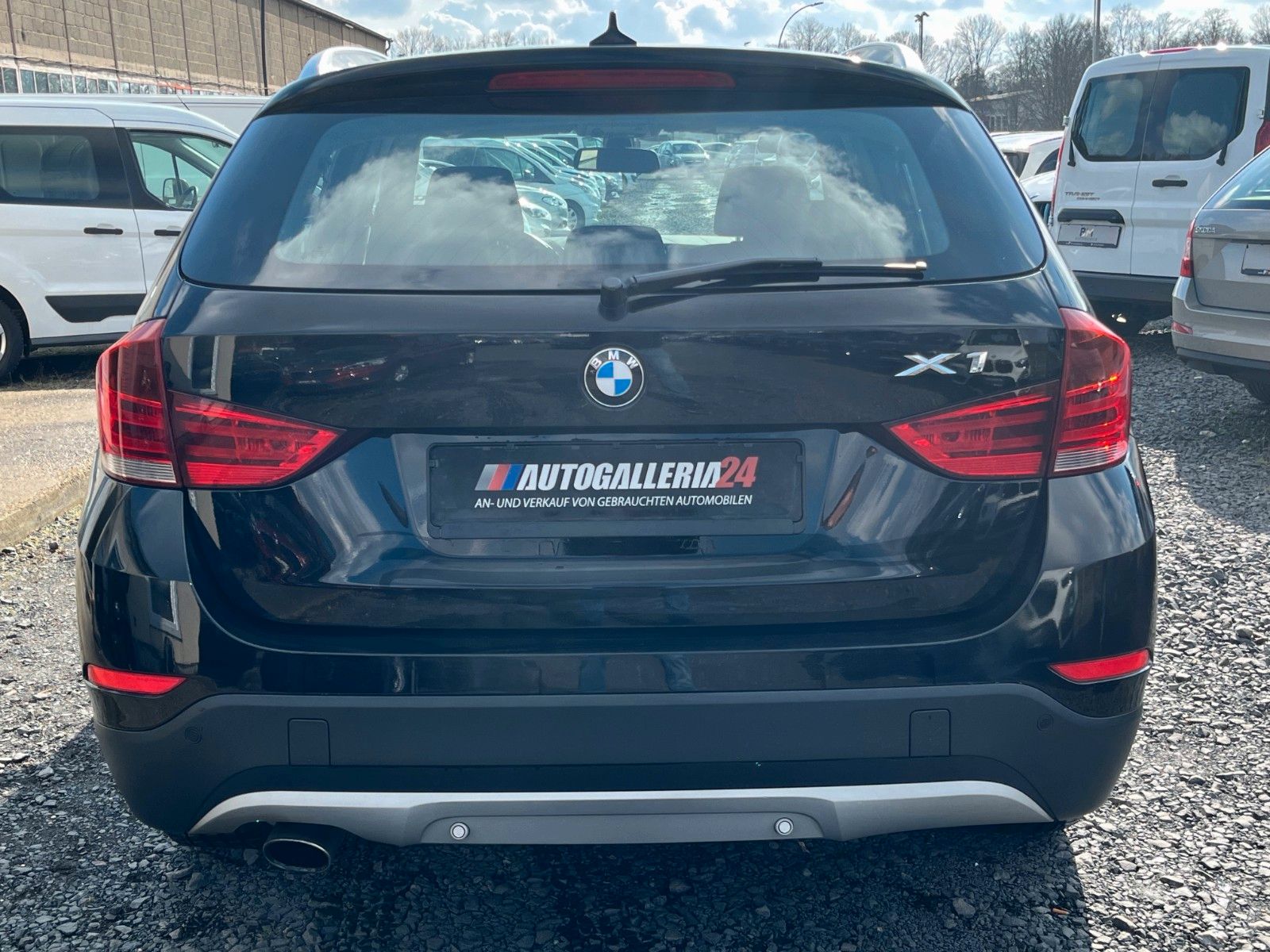 Fahrzeugabbildung BMW X1 sDrive18i Aut. Navi Klima 17"LMR 8-Fach 2.HD