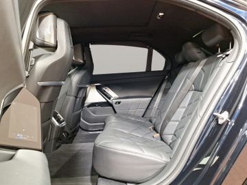BMW 740 - 6
