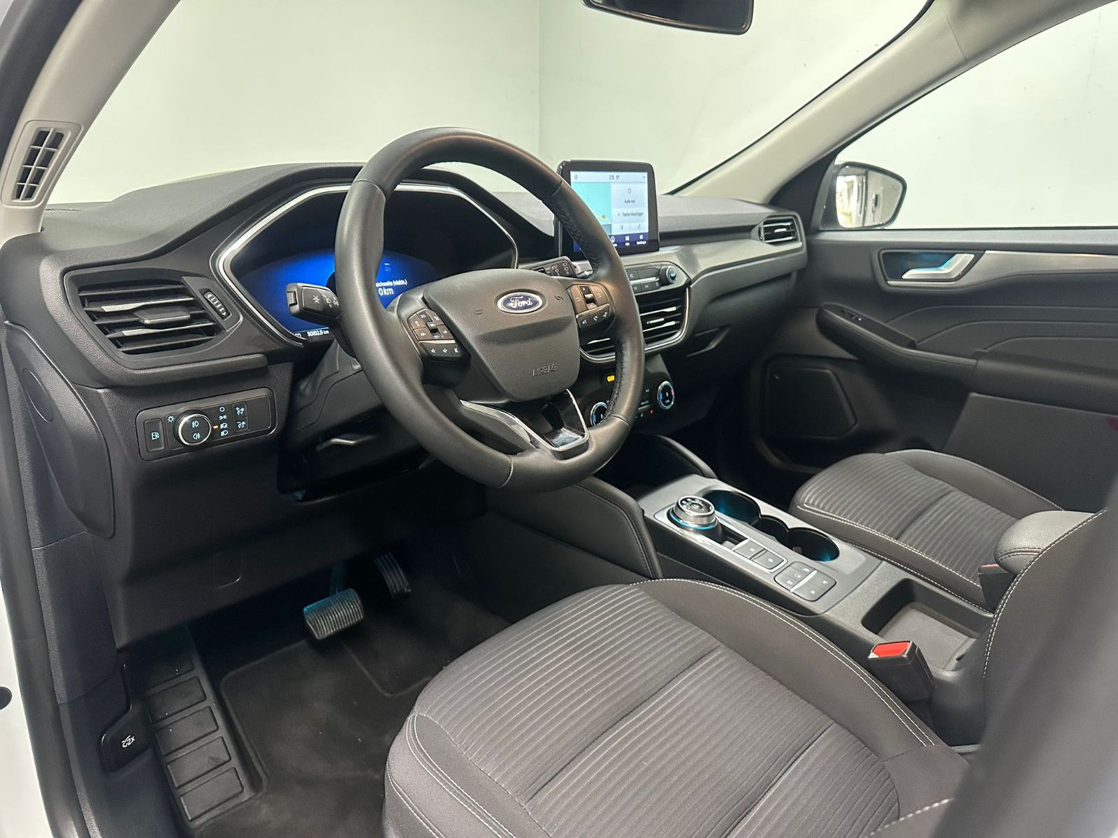 Fahrzeugabbildung Ford Kuga 2,5 Hybrid Titanium *NAVI*KLIMA*SH*360