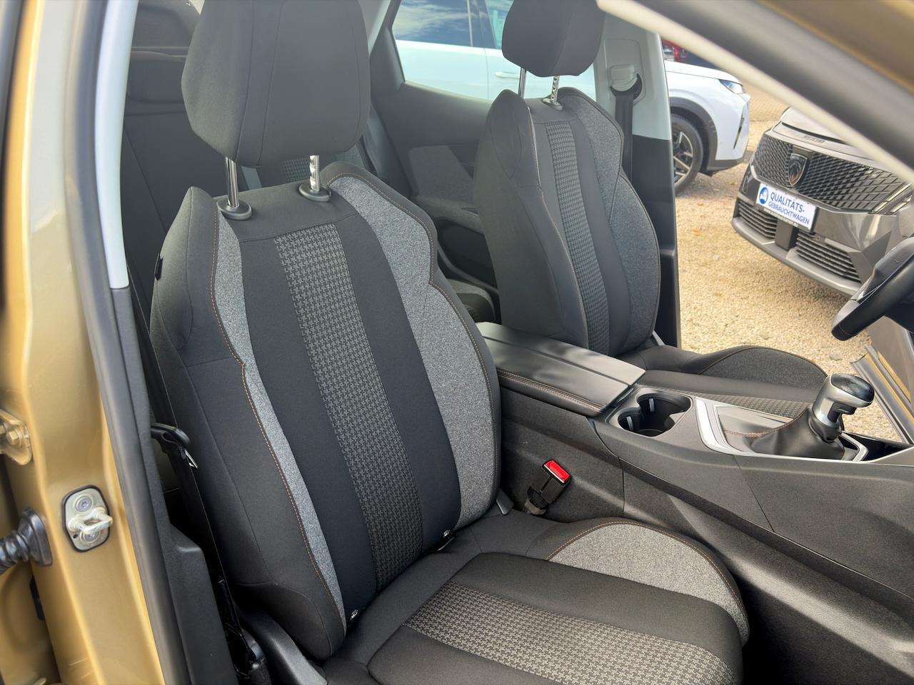 Peugeot 3008 1.2 12V e-THP / Allwetter Reifen