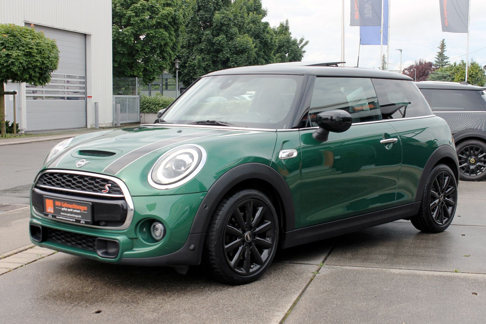 Fahrzeugabbildung MINI Cooper S Automatik LED HUD ACC KAM PANO SHZ PDC