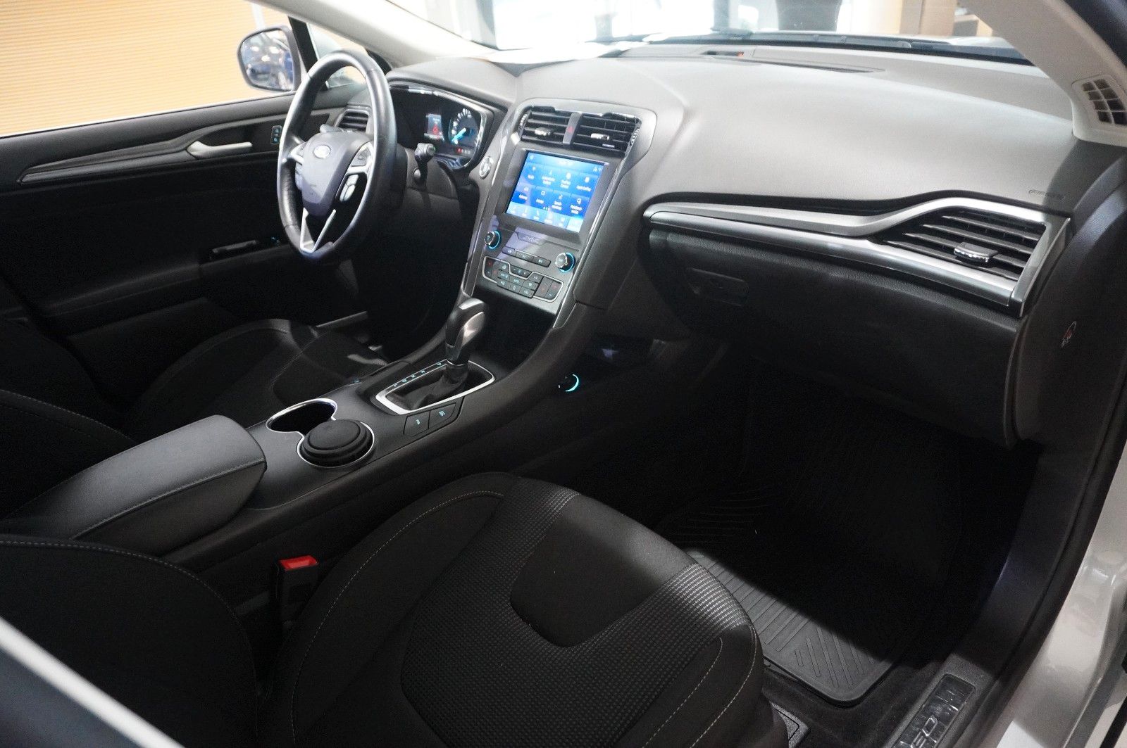 Fahrzeugabbildung Ford Mondeo Turnier 2.0 TITANIUM NAVI/LED/SPORT/DAB+