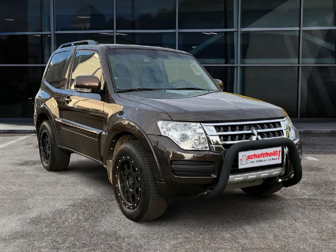 Fahrzeugabbildung Mitsubishi Pajero 3.2 DI-D Final Edition