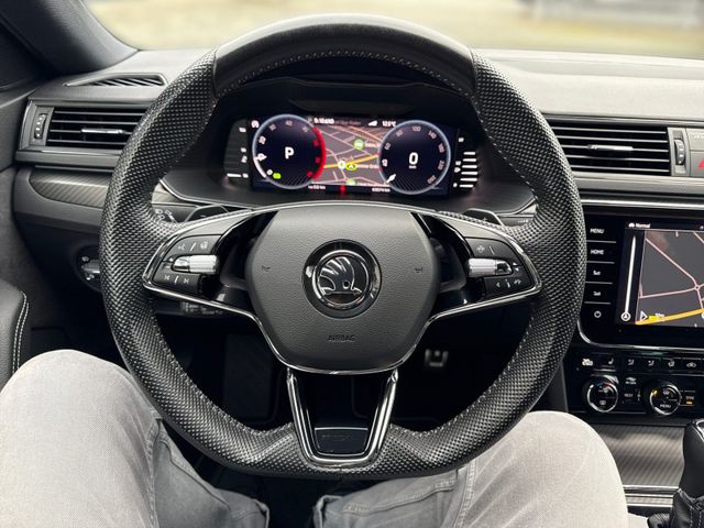 Superb Combi 2.0TDI Sportline 4x4 KAM+NAVI+ACC