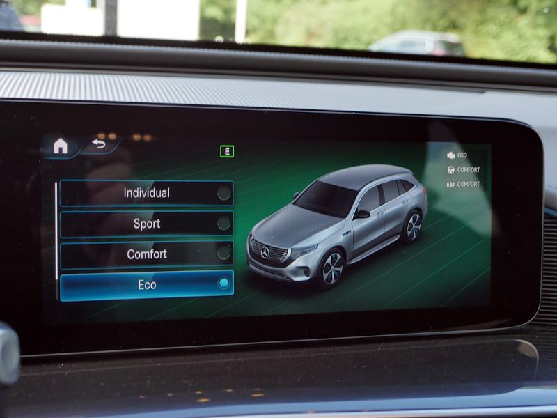 Mercedes-Benz EQC 400 4M AMG AMG MEMO MULTI 360 AHK DISTR SPUR