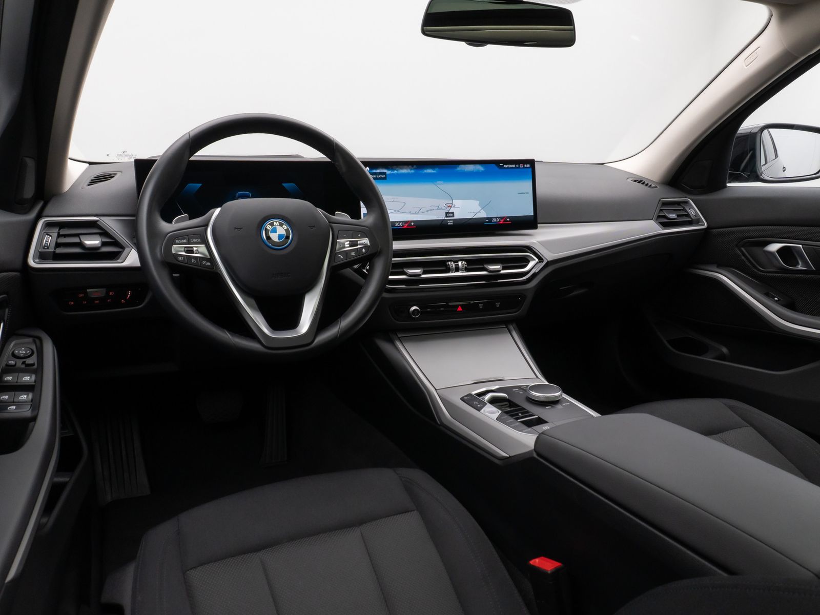 Fahrzeugabbildung BMW 320e Panoram Kamera HUD DAB HiFi Geschwindigkeit