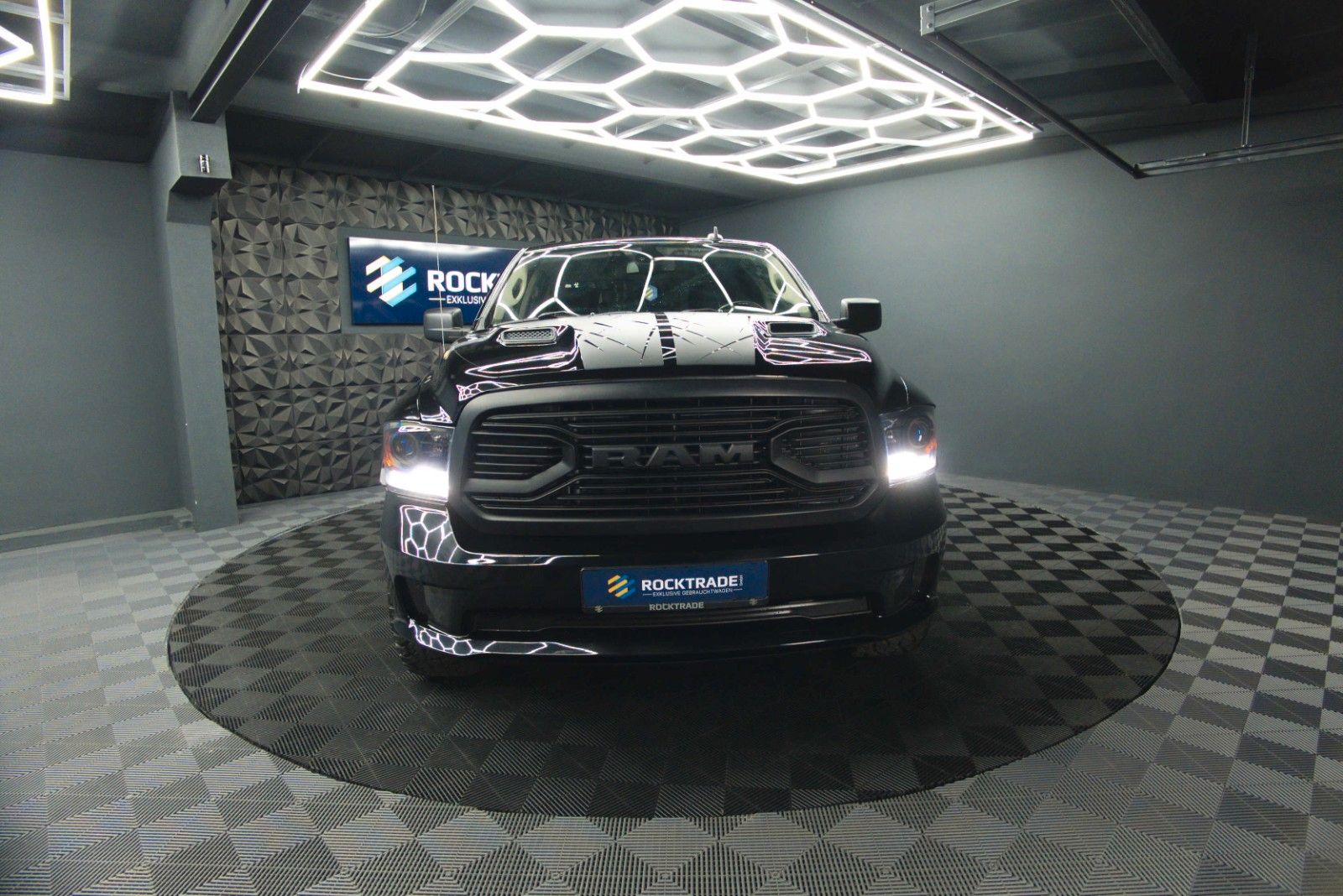Fahrzeugabbildung Dodge RAM 5.7 V8 HEMI 4x4 OFFROAD Night-Paket *LED*AHK