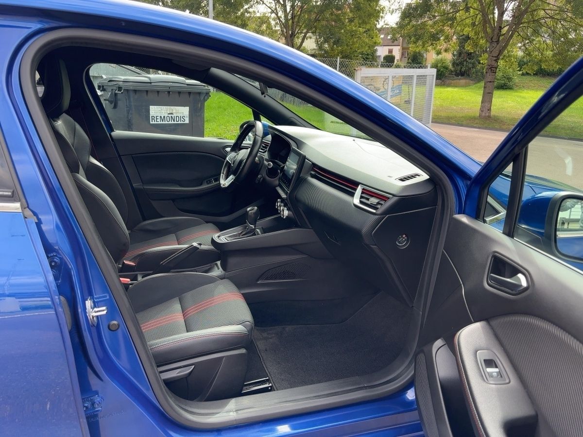 Fahrzeugabbildung Renault Clio R.S. LINE E-TECH 140 Kamera SHZ - mit KI generiert/bearbeitet