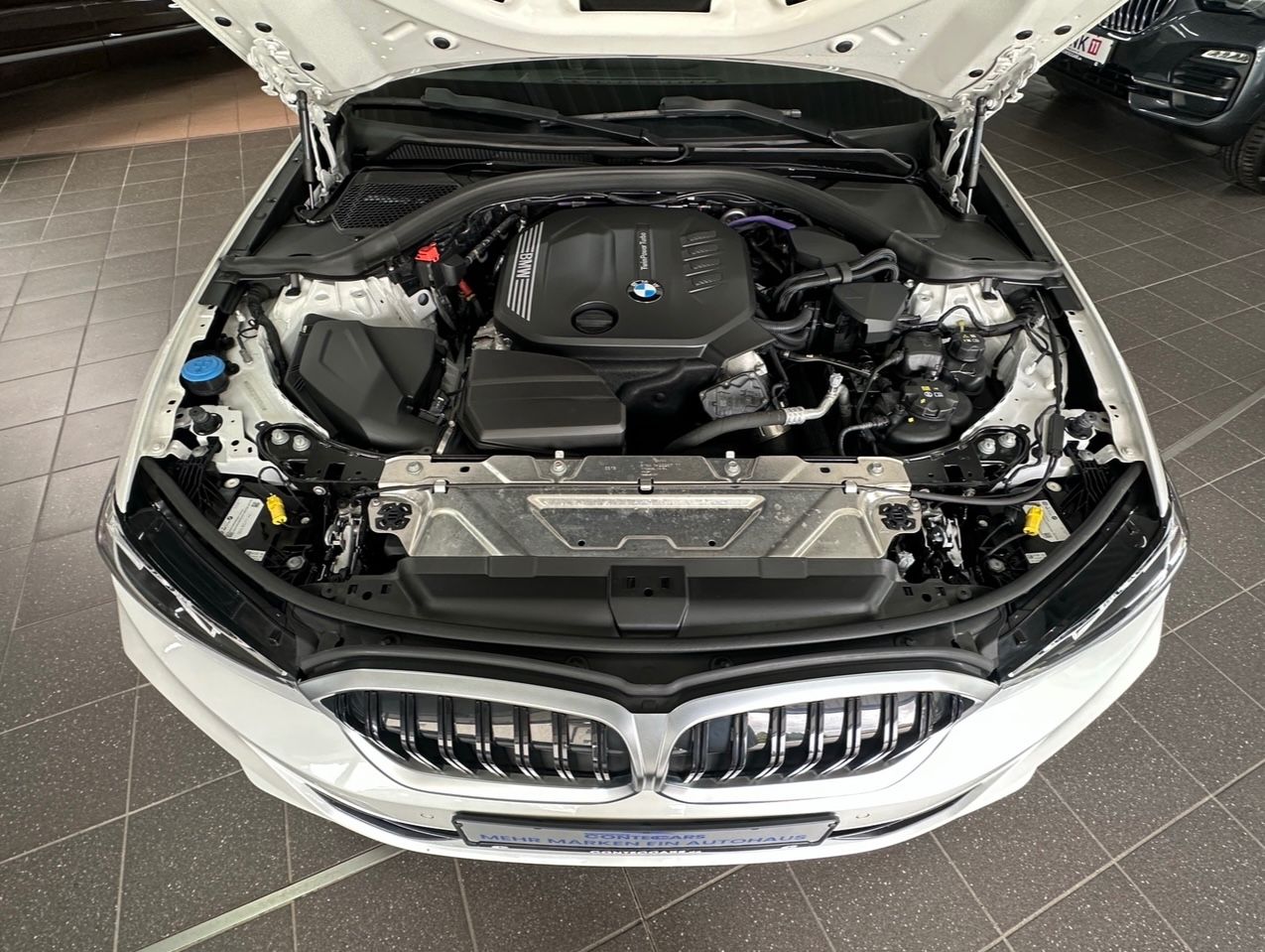 BMW 318d Touring Wenig km + Park Assist + DA Assist foto 4