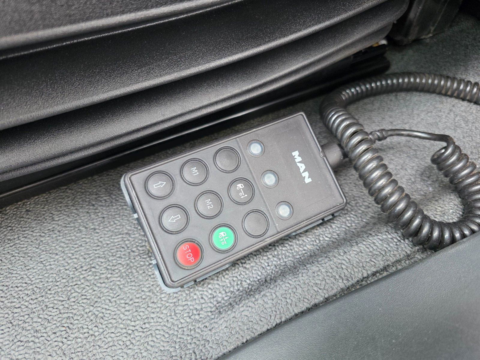 Fahrzeugabbildung MAN TGL 12.250 BL Glasreff Palfinger PK 9002EH Funk