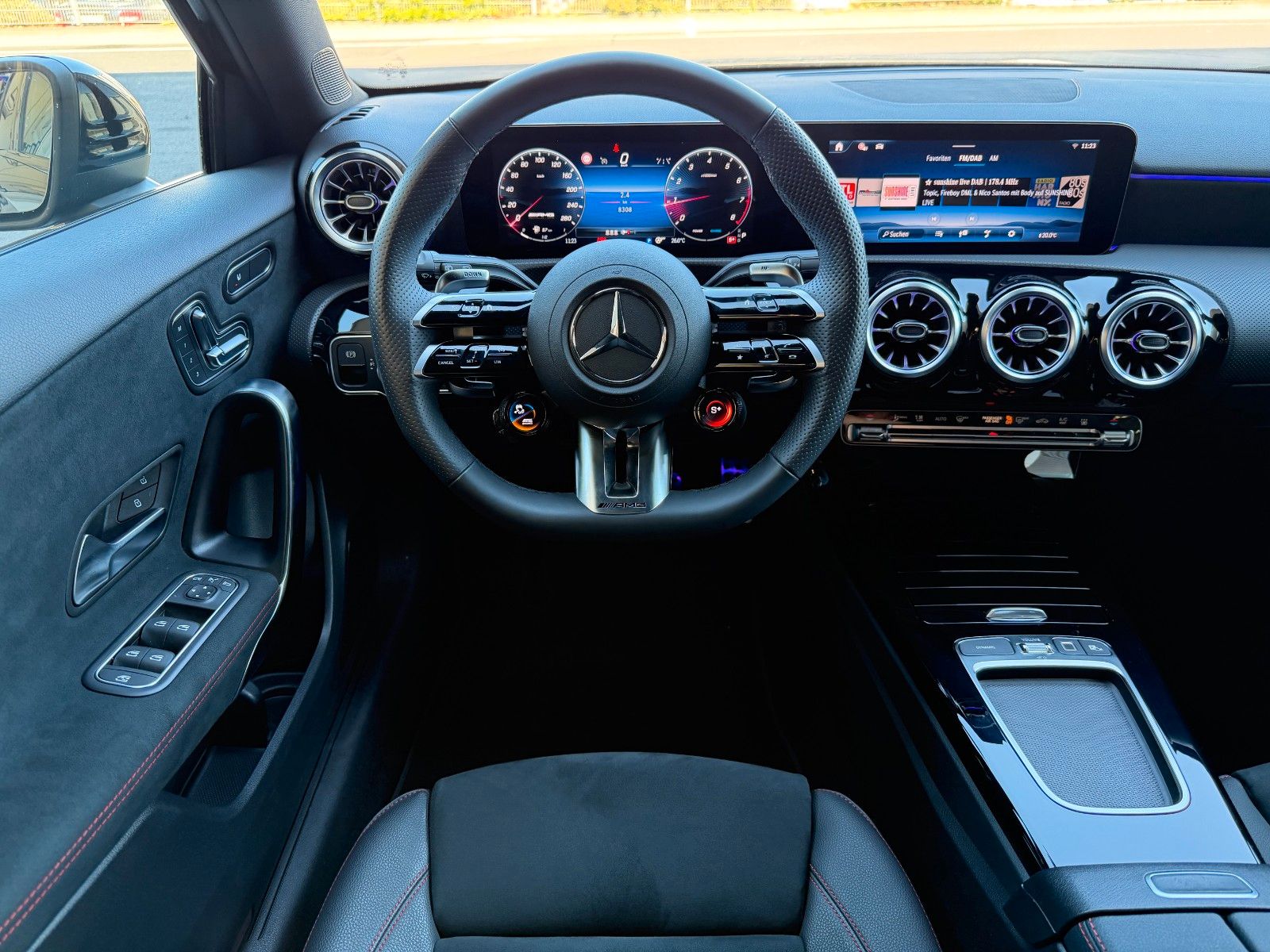 Fahrzeugabbildung Mercedes-Benz A 35 AMG 4Matic+Aero+StandH+360+MultiB+Memory