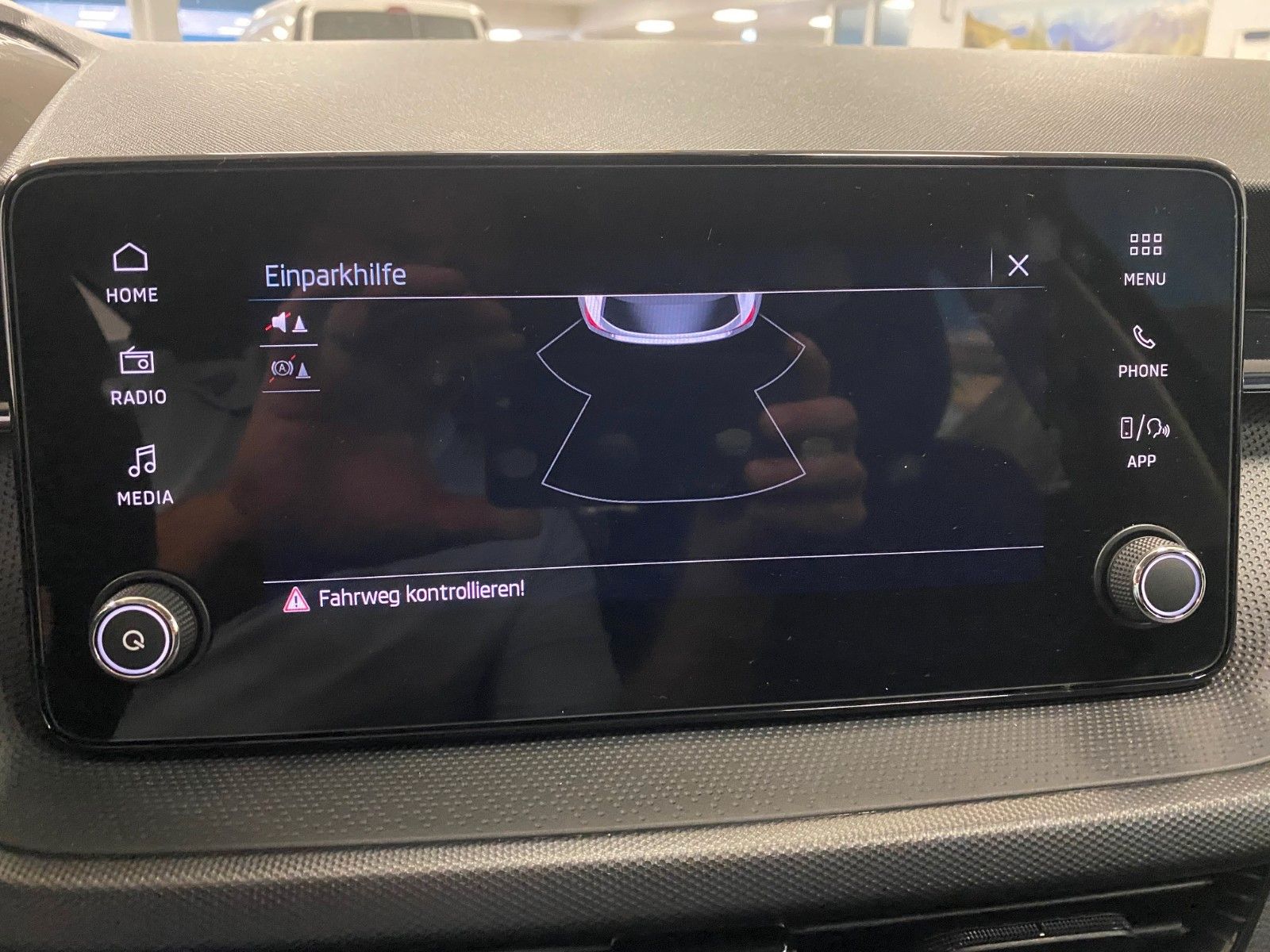 Fahrzeugabbildung SKODA Fabia 1.0l TSI 85kW Essence+SITZHEIZUNG+APP+KLIM