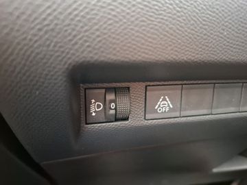 Peugeot 208 Allure Pack e- 136 Kam.+LED+Navi+SHZ