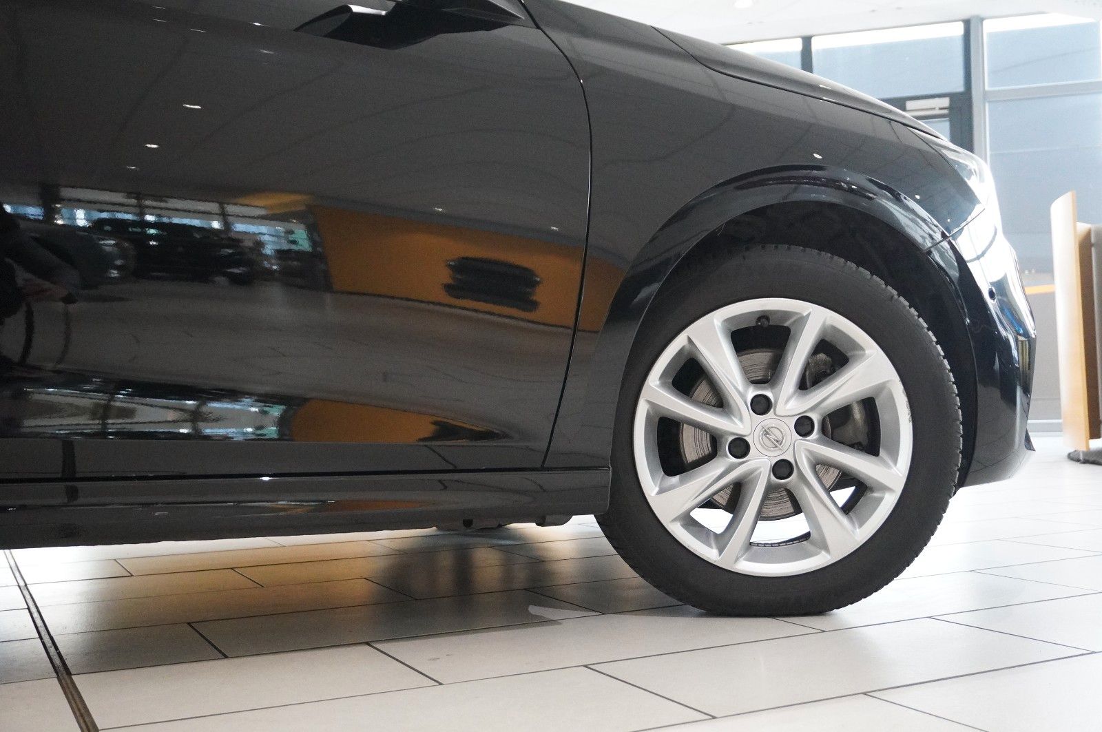 Fahrzeugabbildung Opel Corsa F 1.2 ELEGANCE NAVI/LED/SPORT/SH//VIRT/DAB