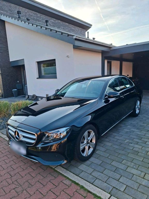 Image of Mercedes-Benz E 220