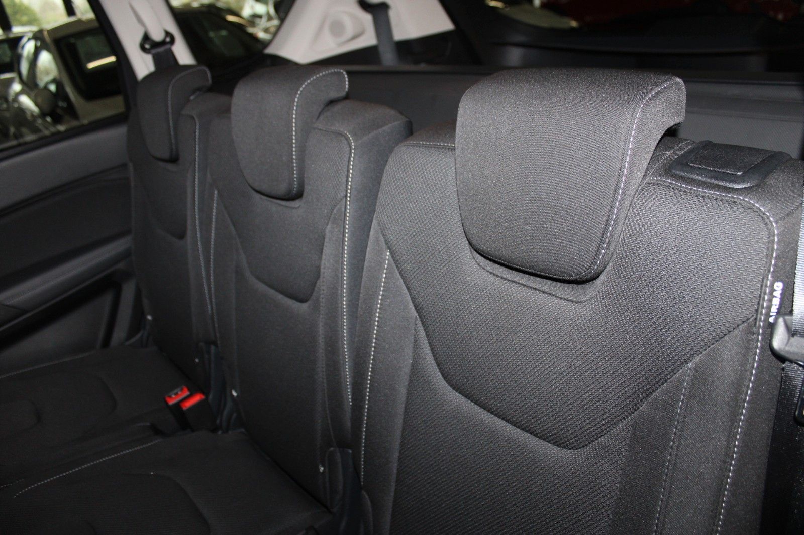 Fahrzeugabbildung Ford S-Max Titanium Automatik 7-Sitze AHK ACC CAM LED