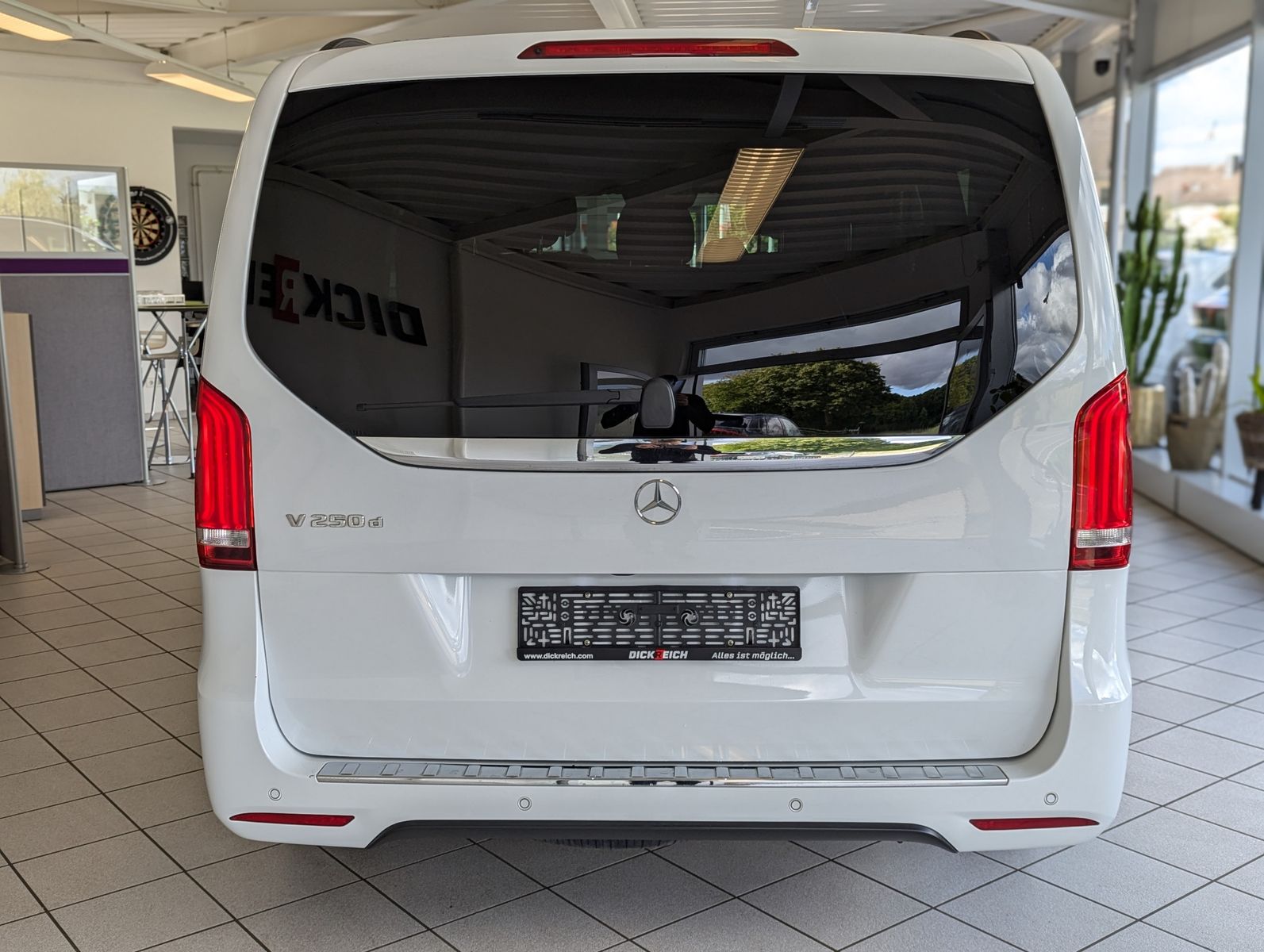 MERCEDES-BENZ V 250 d AMG EDITION lang Pano LED Kamera - Image 6