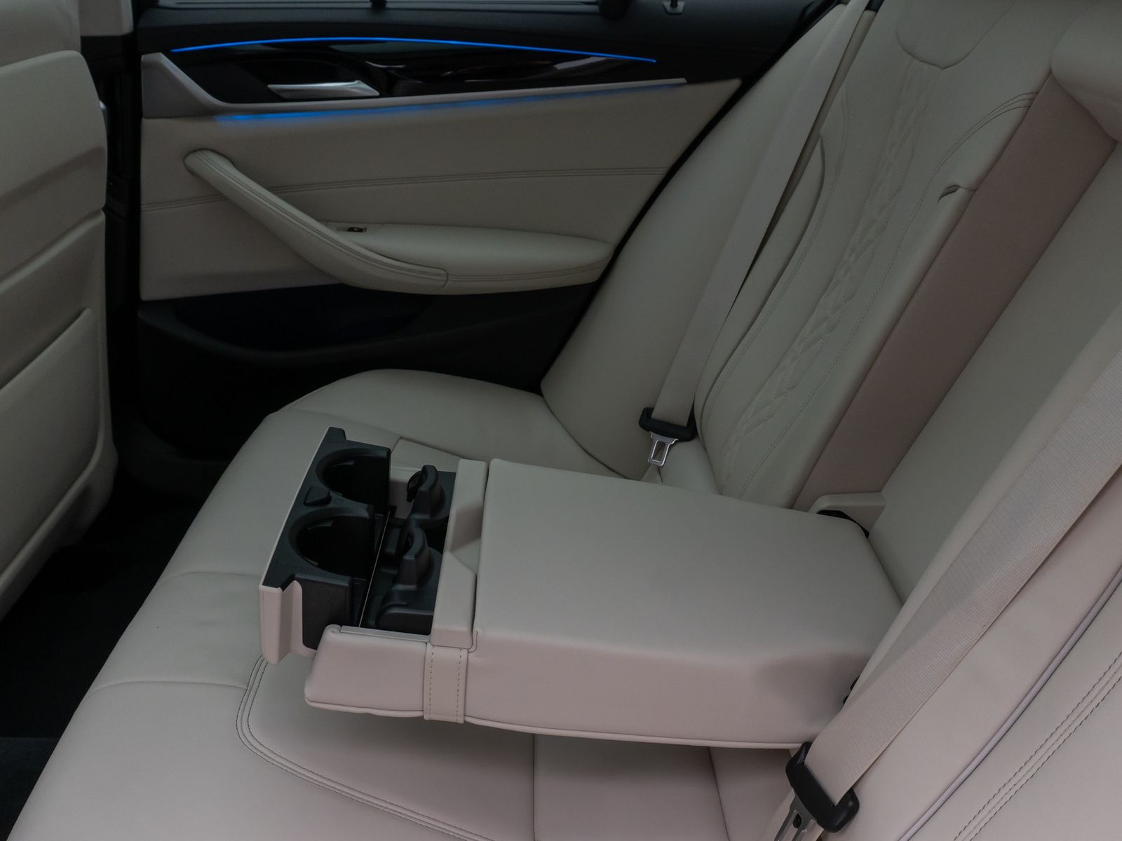 Fahrzeugabbildung BMW 530e xD  Luxury Line ACC Laser DAB Kamera Memory