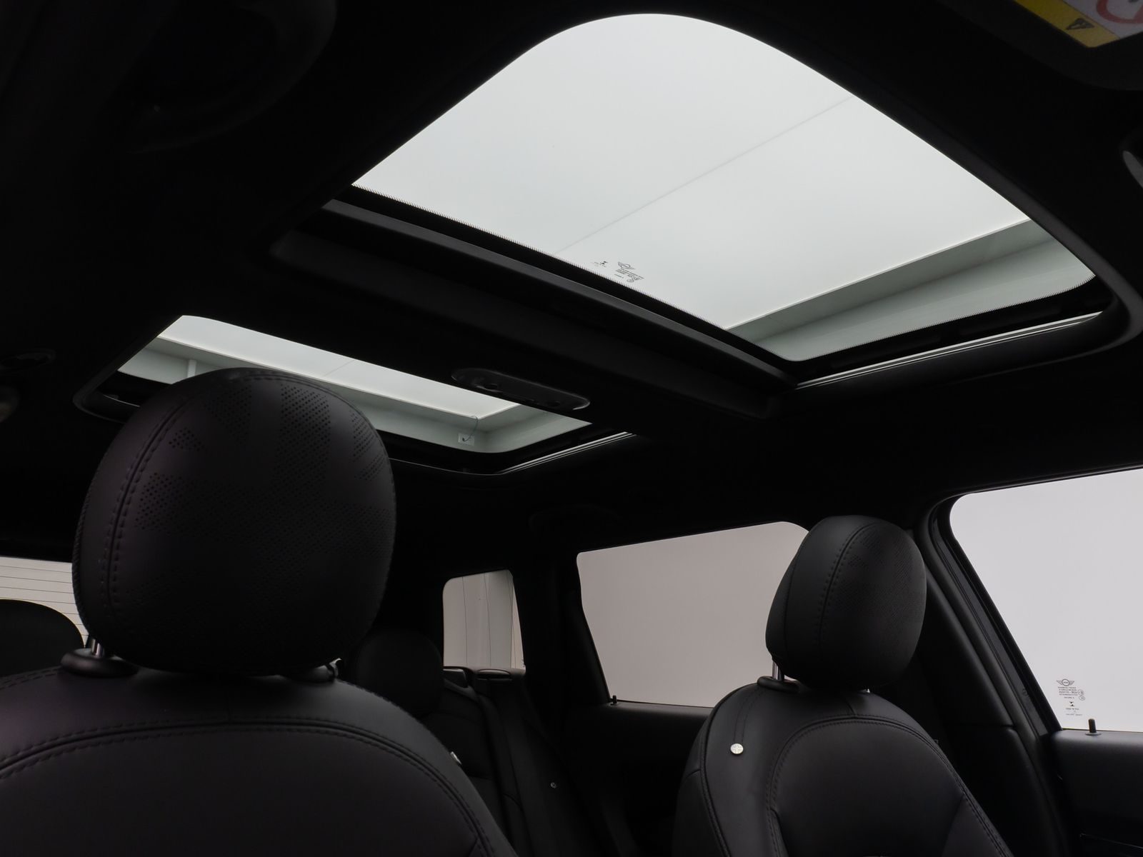 Fahrzeugabbildung MINI Cooper S Clubman JCWKS Panorama Kamera HUD Voll