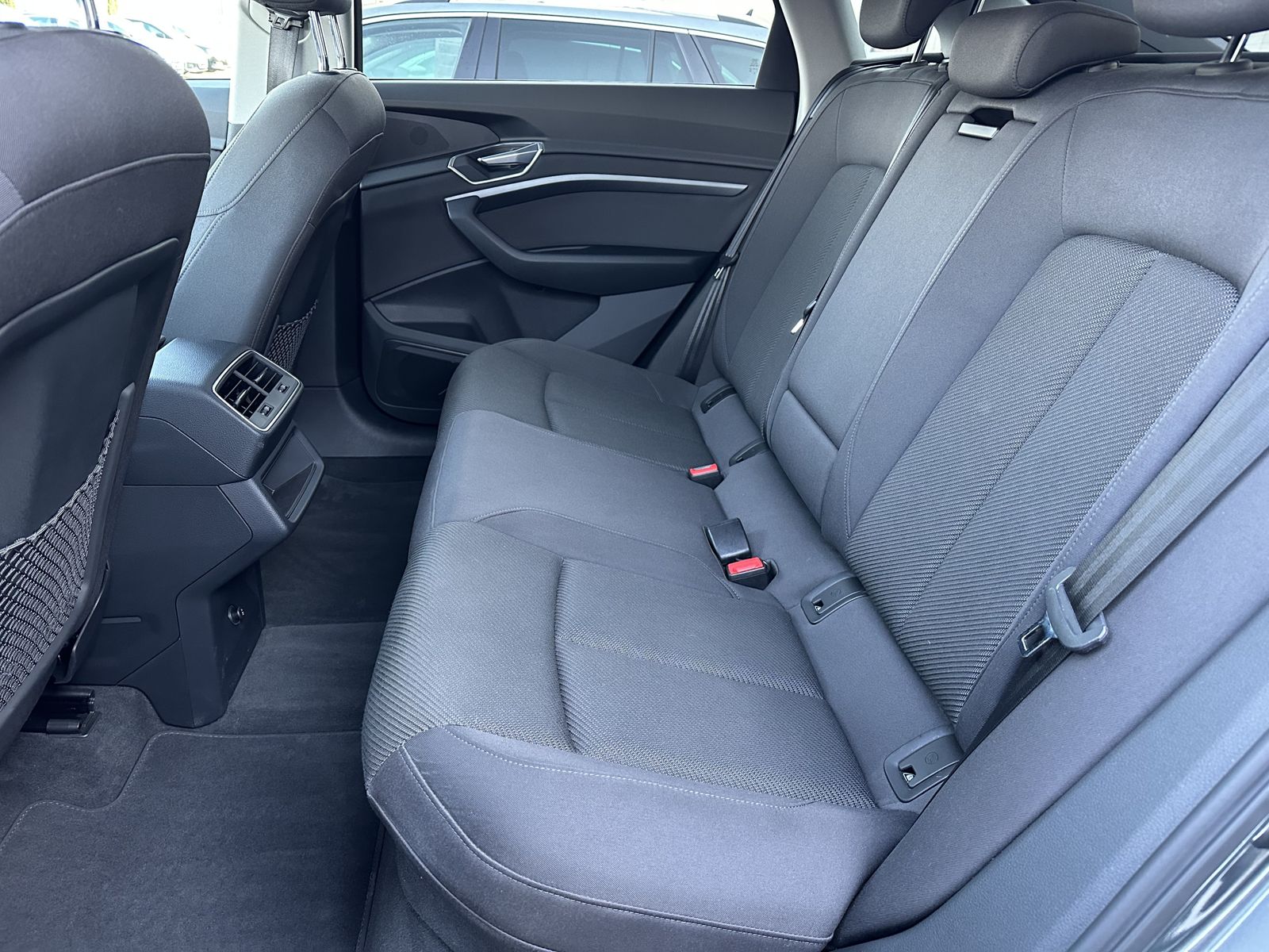 Fahrzeugabbildung Audi e-tron SpB 50 Qu S-Line Black NAV+LED+KAM+VCOCK