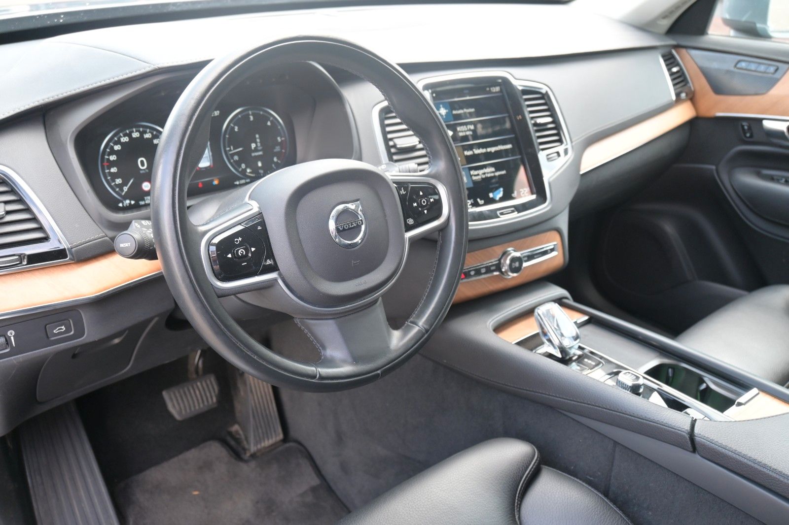 Fahrzeugabbildung Volvo XC90 B5 Inscrip. AWD*LUFT*H&K*ACC*NAV*STDHZG*RFK