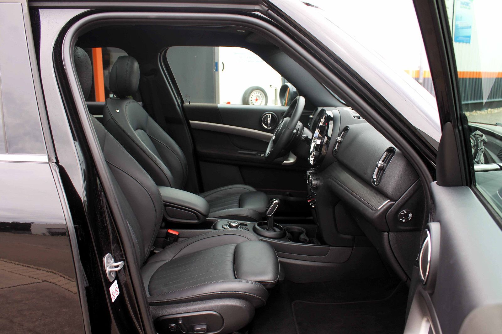 Fahrzeugabbildung MINI Countryman John Cooper Works ALL4 ACC PANO HUD
