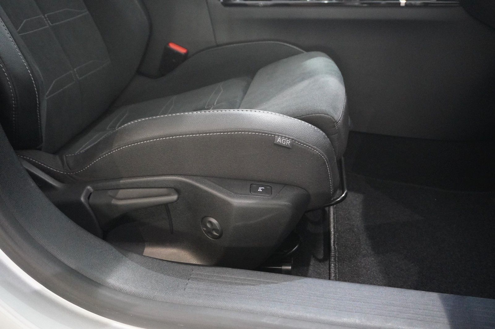Fahrzeugabbildung Opel Astra L ST 1.2T GS SPORT NAVI/LED/360°/PANO/HUD