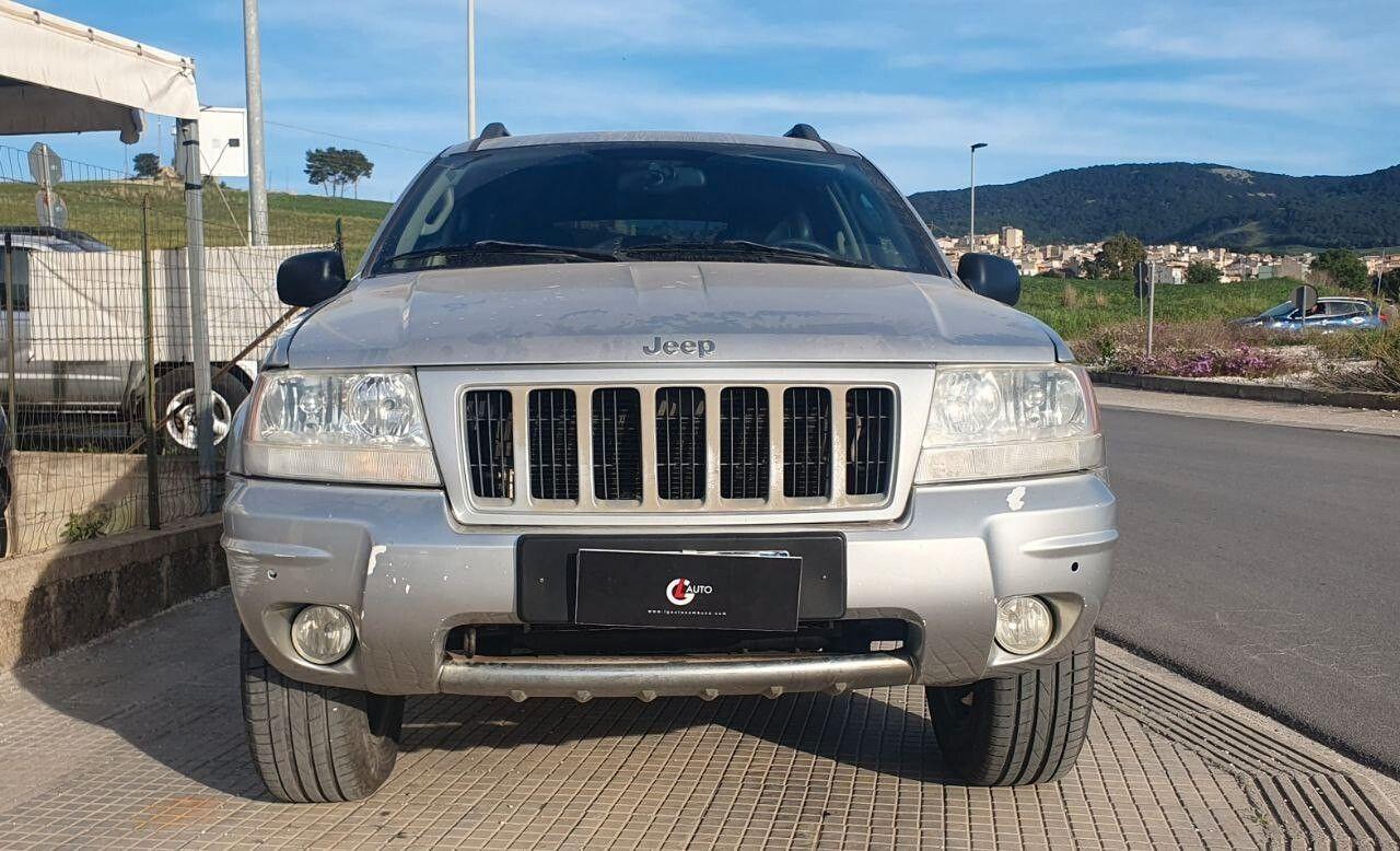 Jeep Grand Cherokee 2004 — rear view