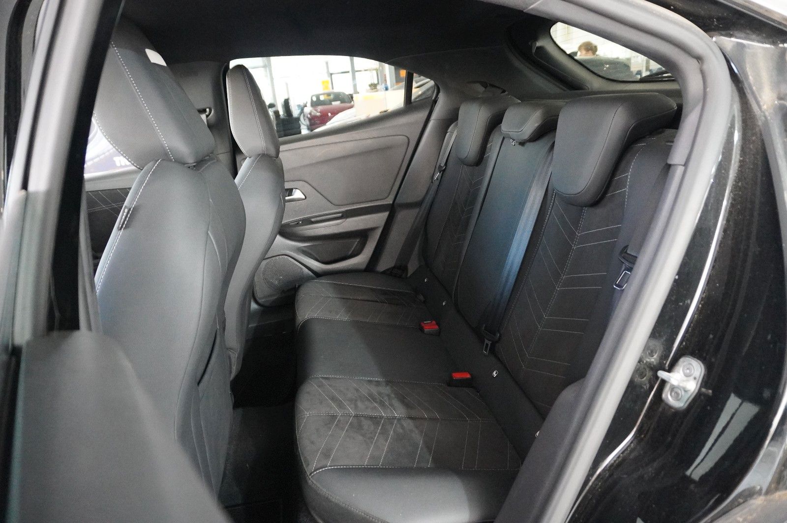 Fahrzeugabbildung Opel Mokka 1.2T ULTIMATE NAVI/LED/KAMERA/SPORT/SH/DAB
