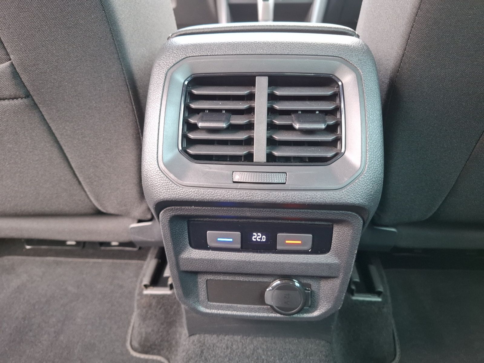Fahrzeugabbildung Volkswagen Tiguan TDI Elegance DSG 4Mo Matrix AHK Navi AIF´