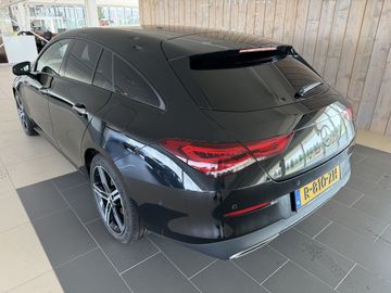 Mercedes CLA 180 Shooting Brake - 4