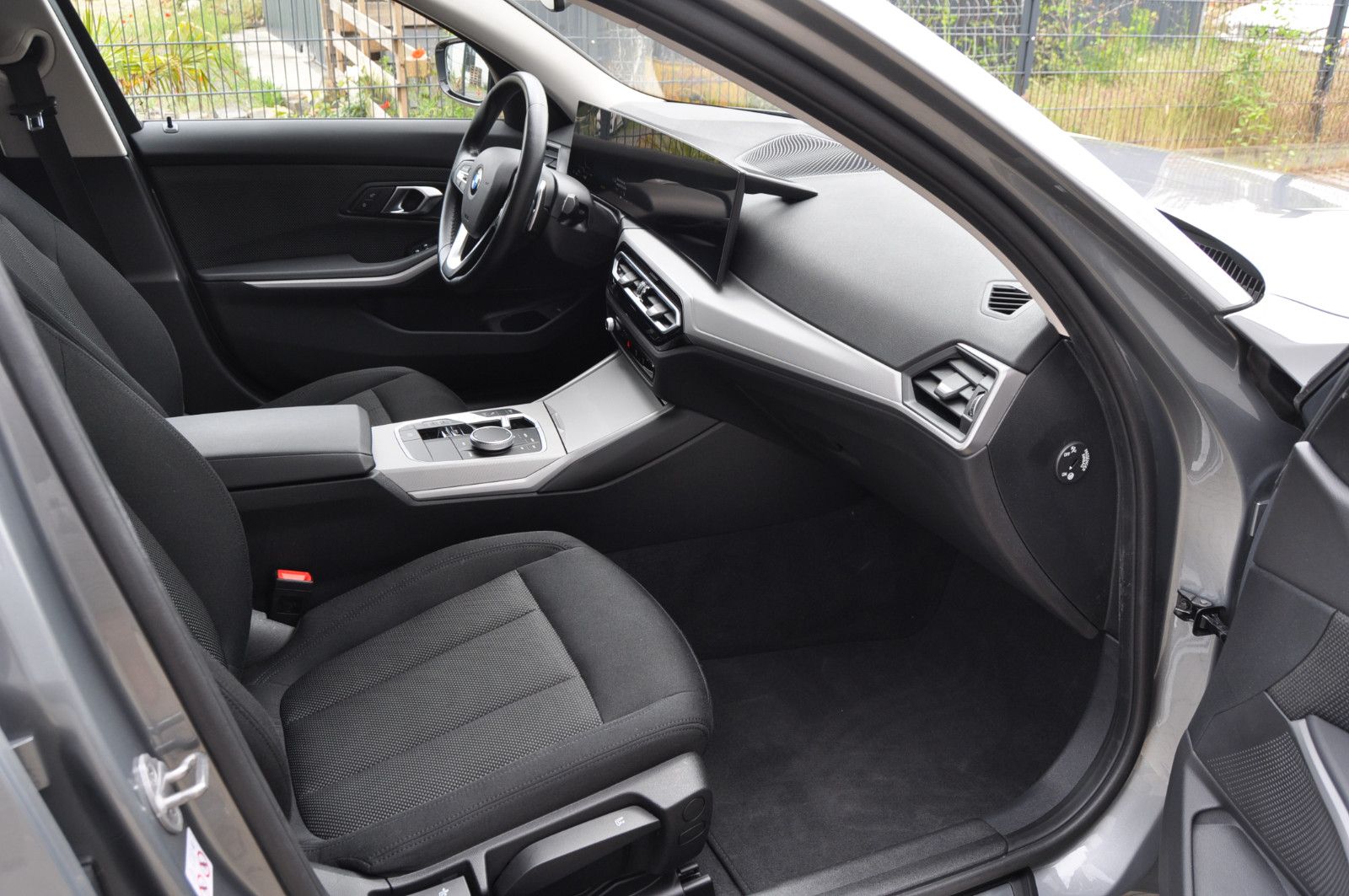 BMW 318i Touring Aut. LED Widescreen DAB Tempomat foto 12