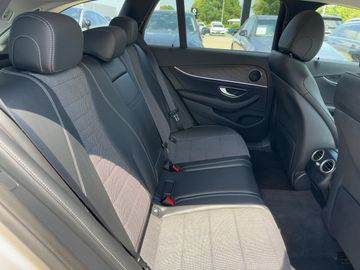 Mercedes E 200 - 8