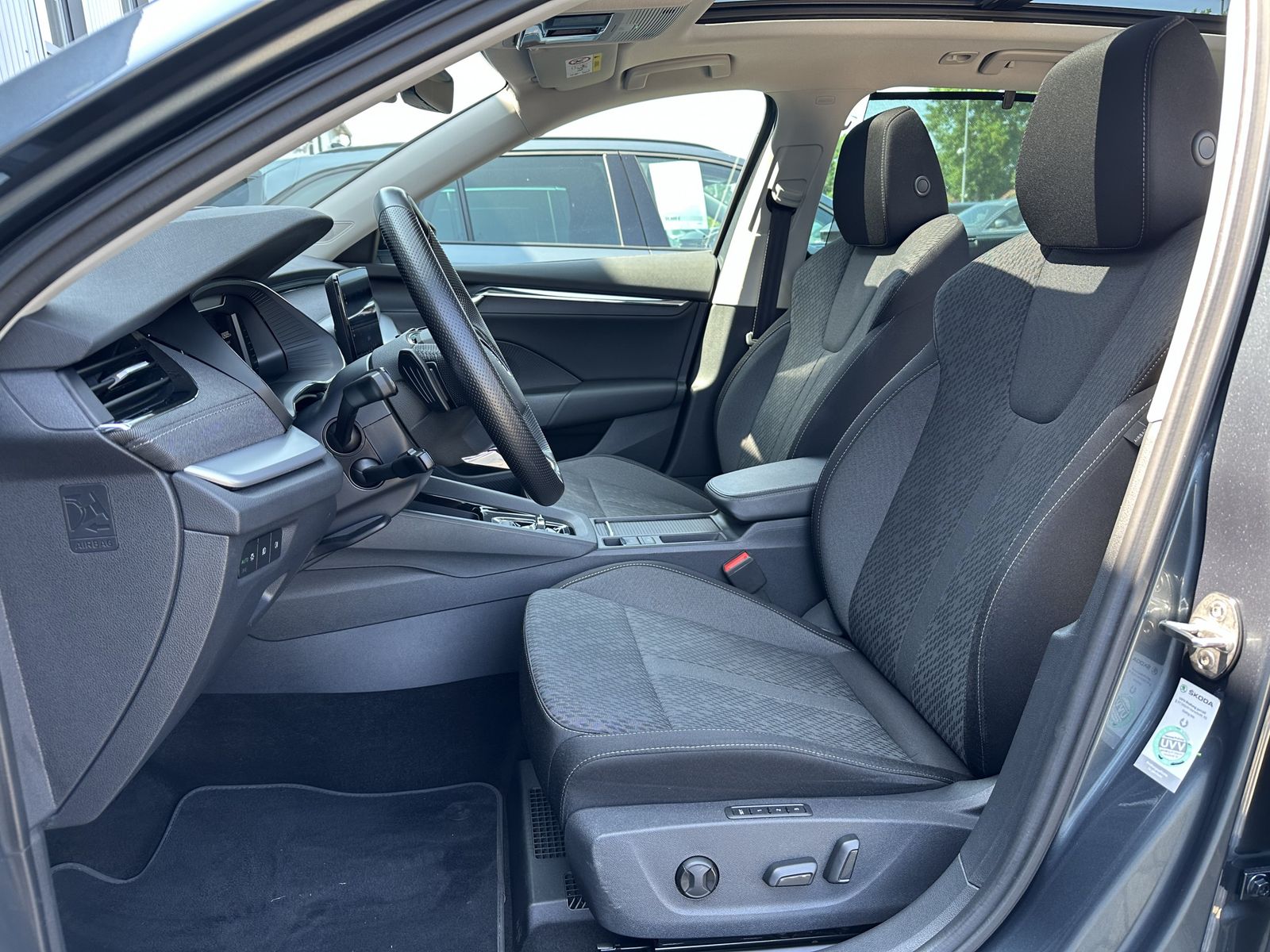 Fahrzeugabbildung SKODA Octavia Combi 1.4 TSI iV DSG Style NAV+LED+PANO