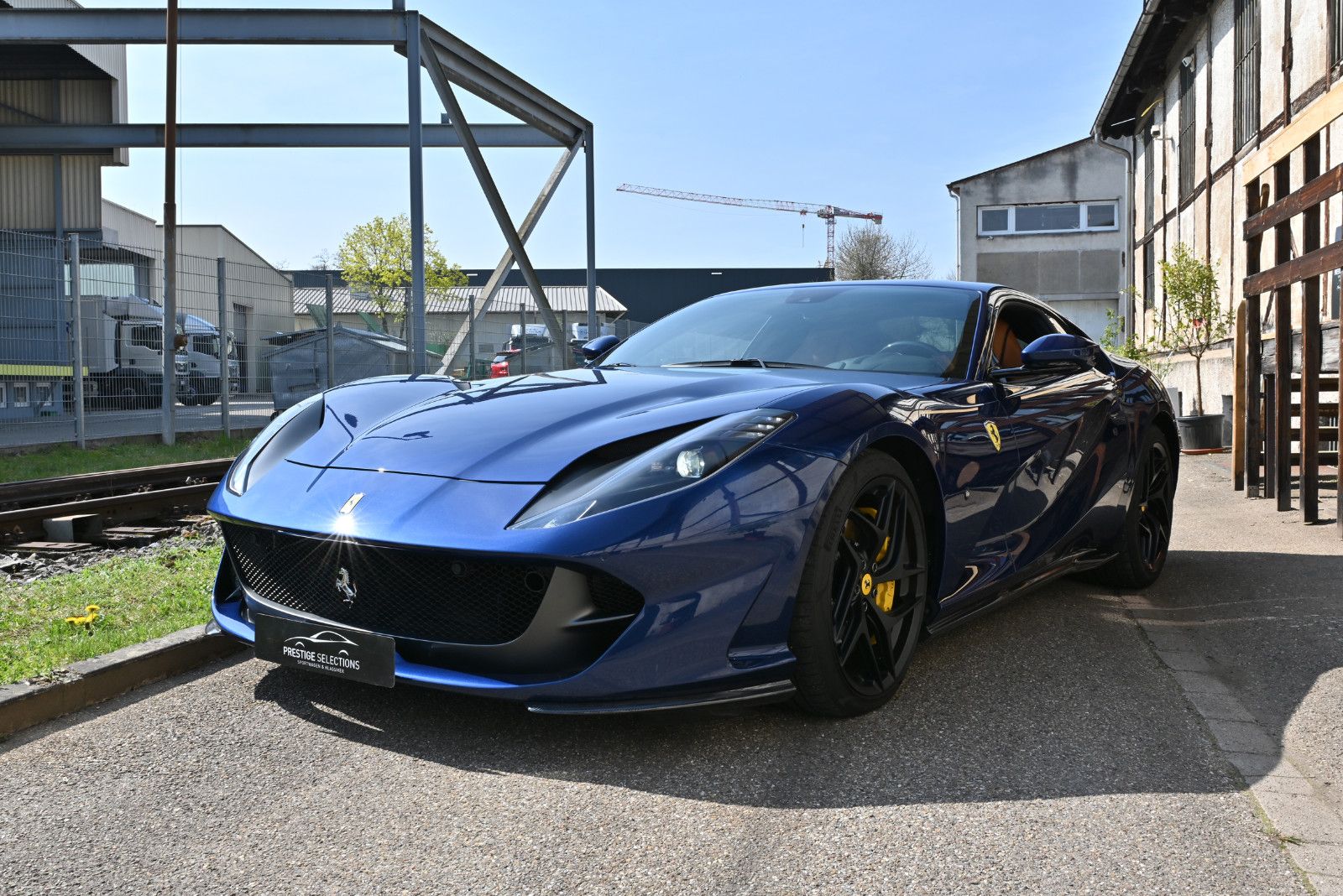 FERRARI 812