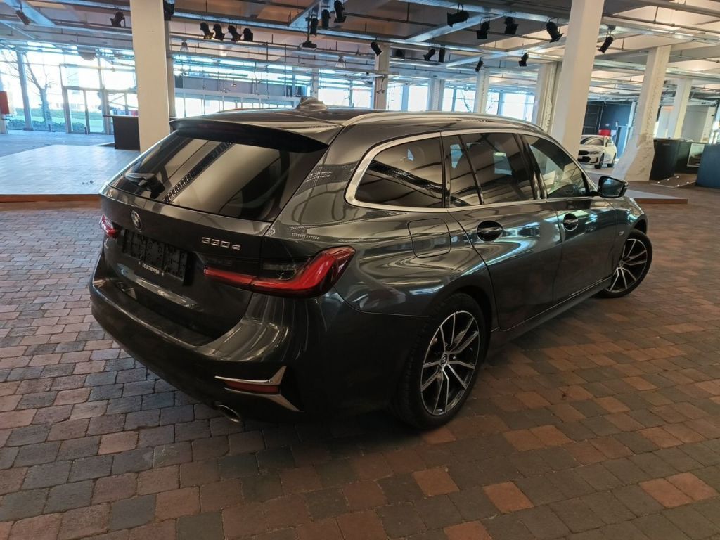 BMW 330 G21 - e Touring Luxury Line G21 - e Touring imagem 3