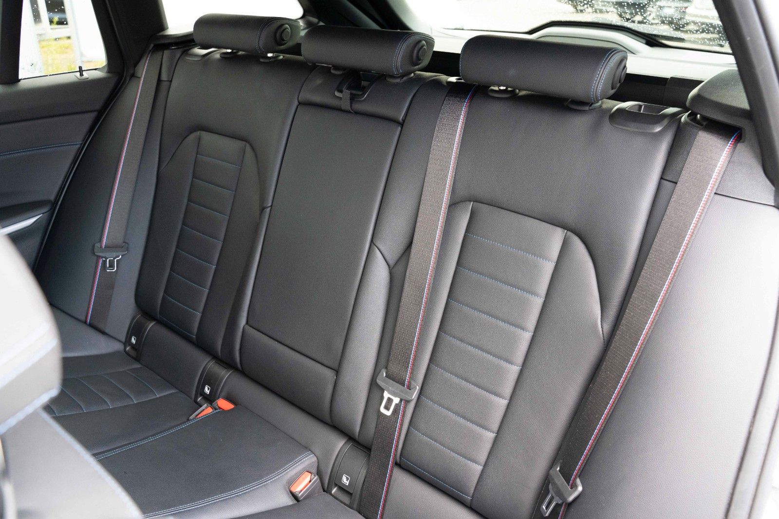 Fahrzeugabbildung BMW 320D XDRIVE M SPORT SHADOW LEDER HUD KAM ALLWETT