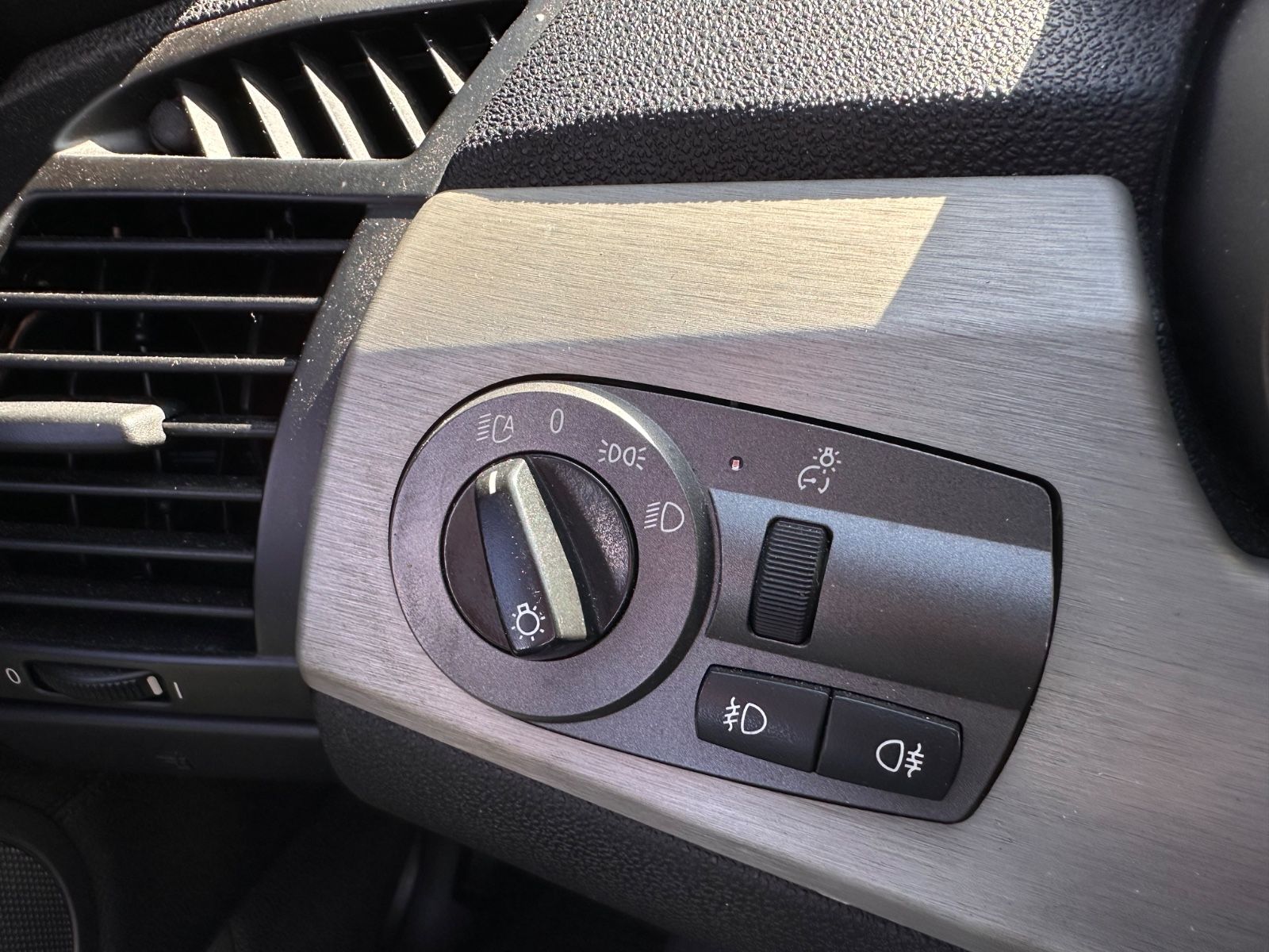 Fahrzeugabbildung BMW Z4 Roadster 2.2i Xenon/Leder/GRA/HiFi/PDC/Klima
