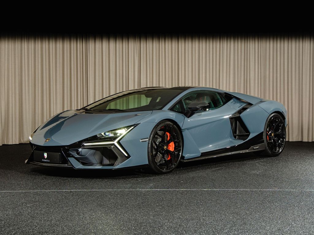 Image of Lamborghini Revuelto