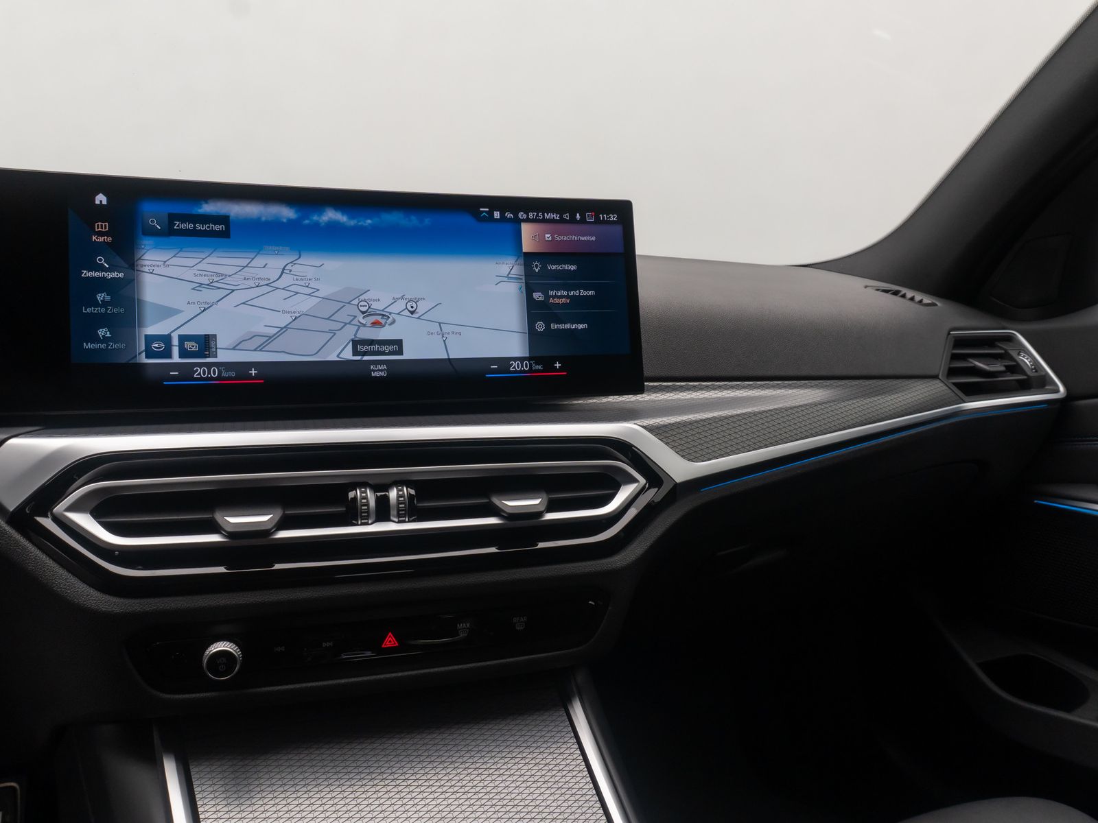 Fahrzeugabbildung BMW 330e M Sport HUD Kamera HiFi DAB Komfort Alarm