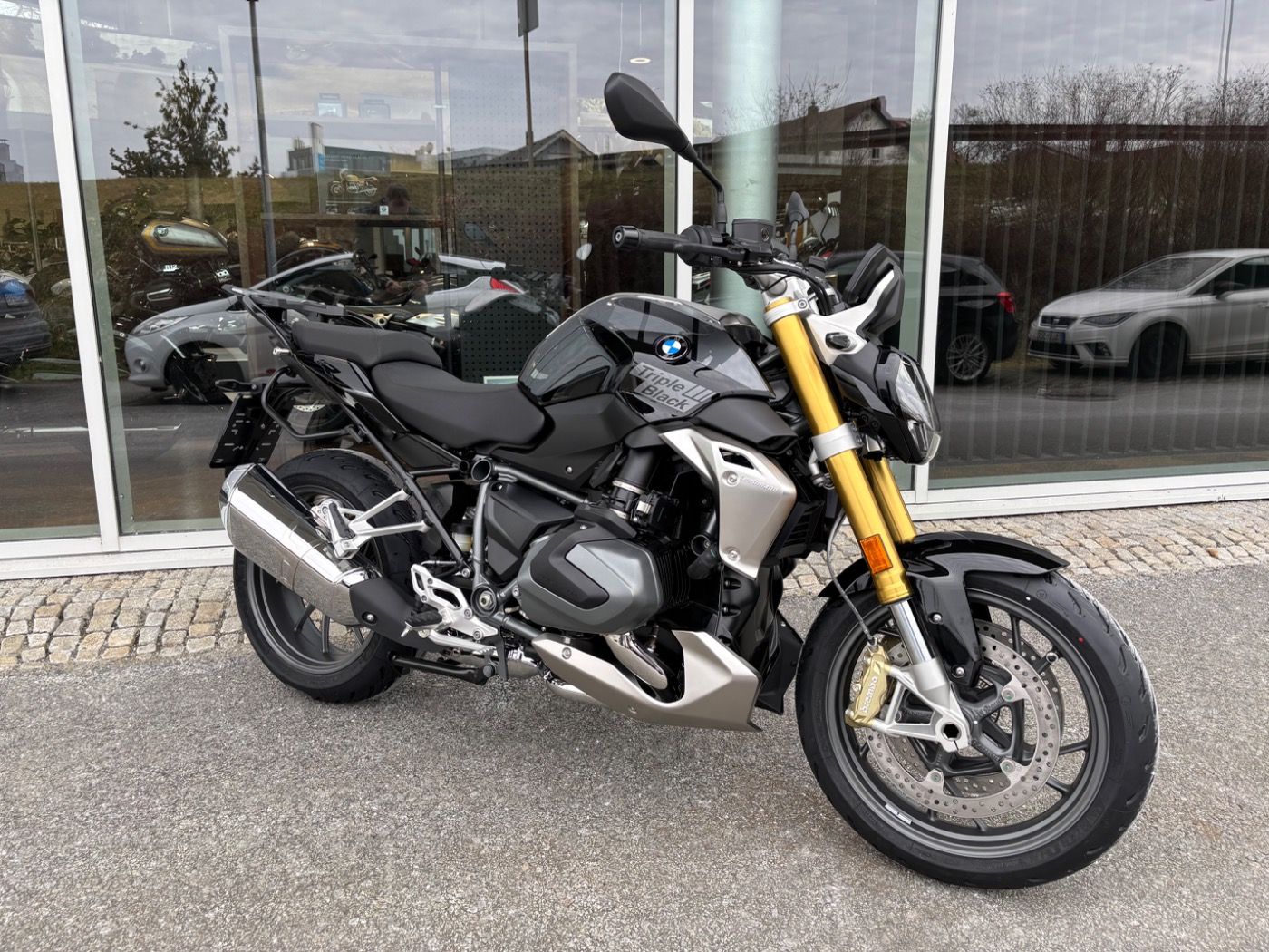 Fahrzeugabbildung BMW R 1250 R Triple Black 3 Pakete