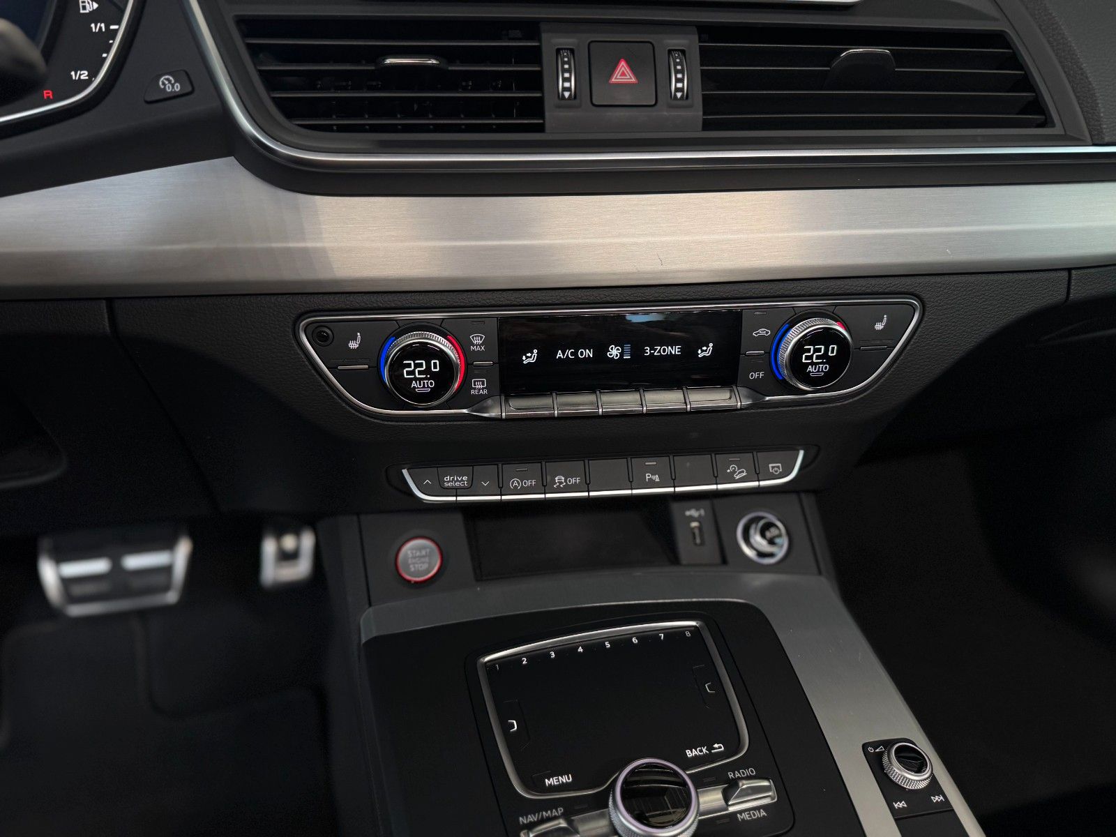 Fahrzeugabbildung Audi SQ5 3.0TDI quattro "Magnetic-Ride 3-Zonen-Klima"