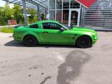 Ford Mustang GT V8 - Ford: Grün, Metallic