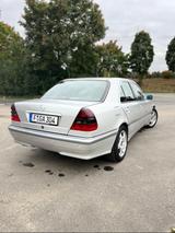 Mercedes-Benz 220 - Mercedes-Benz 220 in Frankfurt (Main)