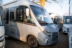 Carthago chic e-line I 50 LE DA -2x Klima -Hydr. Stützen